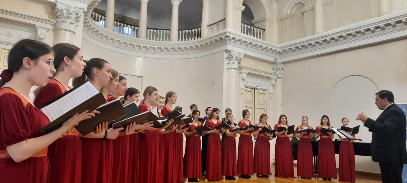 Прекрасные голоса в Дворянском собрании Прекрасные голоса в Дворянском собрании