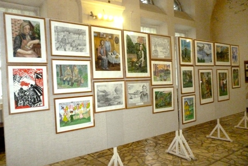 Выставка работ учащихся Сусанинской школы искусств «Этих дней не смолкнет слава»