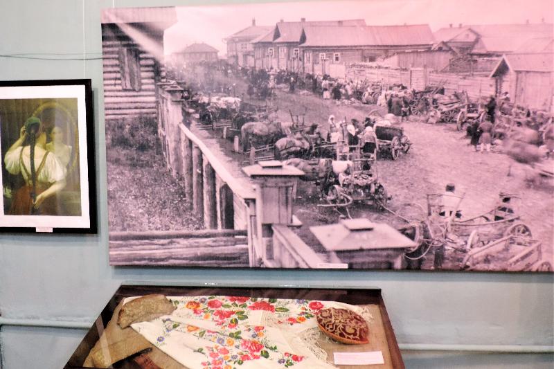 Ветлужская ярмарка: женский головной убор жительниц Костромской губернии XVIII-XIX вв. Шарьинский краеведческий музей Ветлужская ярмарка: женский головной убор жительниц Костромской губернии XVIII-XIX вв. Шарьинский краеведческий музей