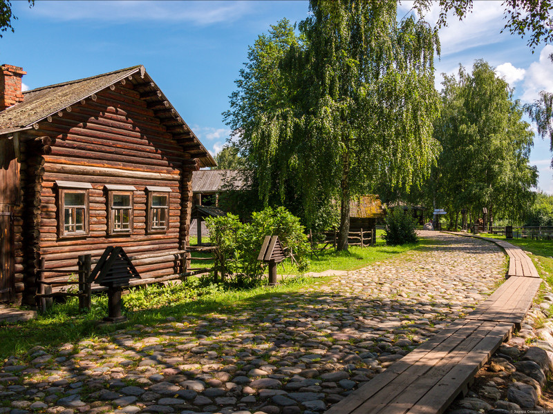 Вдоль по улице... Вдоль по улице...